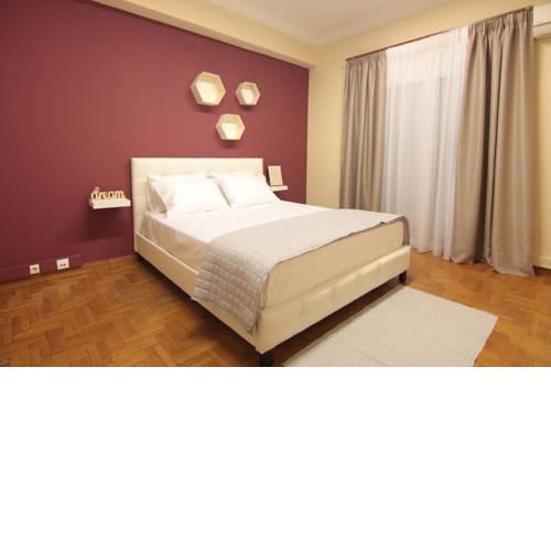 Acropolis View and Walking Distance 4 bd Flat