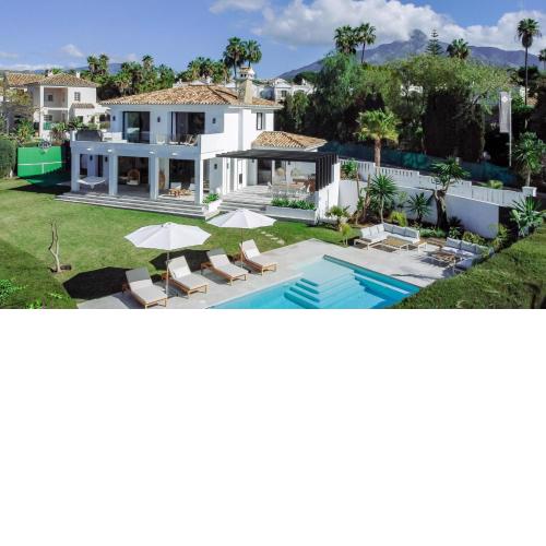 AD38- Luxury Villa in golf valley Families only