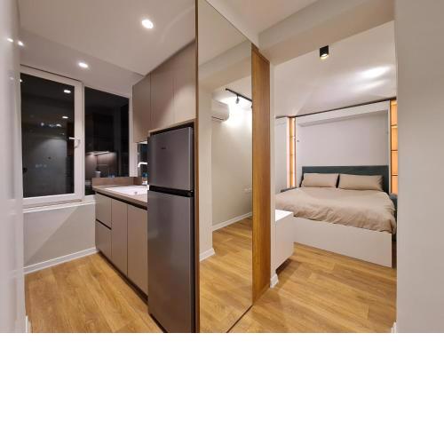 Adore - Modern Studio
