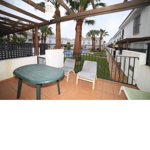 Adosado con jardin y piscina Palm Beach 43 ALBERT VILLAS