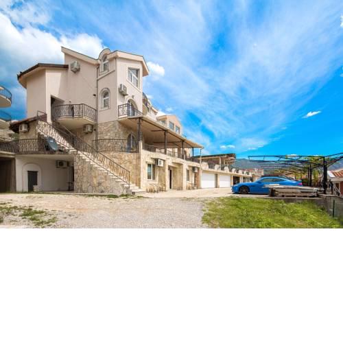 Adriatic Hill Apartments