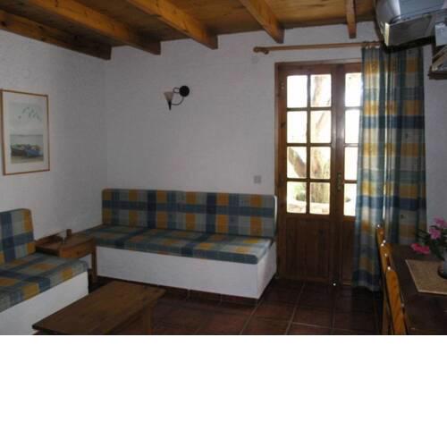Aesthetic Holiday Home in Palaiochora near Seabeach