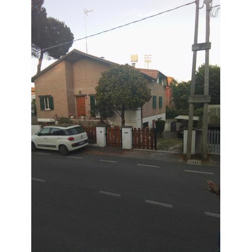 AFFITTACAMERE VILLA SOFIA accanto Ospedale con ampio giardino