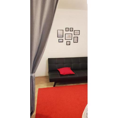 Affordable and Cozy Flat Close to Vaclav Havel Airport