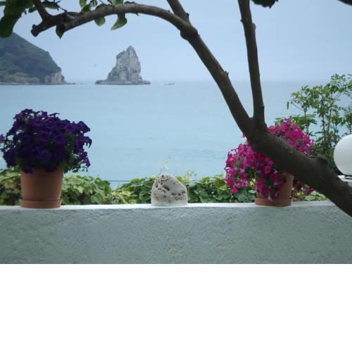 Agathi Beach House (Black Rocks)