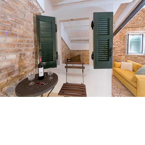 Agion Apostolon Loft!