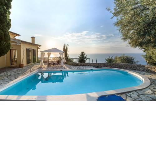 Agios Nikitas Villa Sleeps 6 with Pool Air Con and WiFi