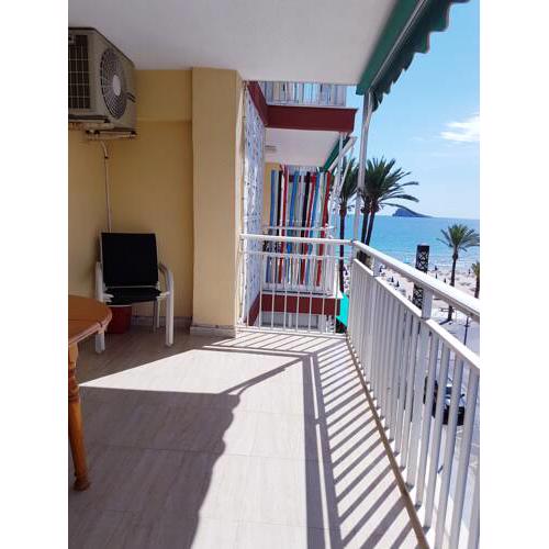 AGREABLE APPARTEMENT AU BORD DE LA PLAGE LEVANTE