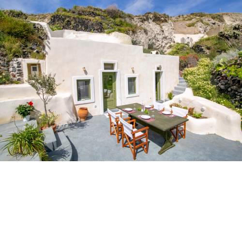 Agrilia secluded cave house