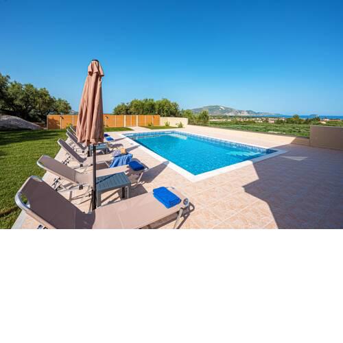 Agrilia Villa Sleeps 6 with Pool and Air Con