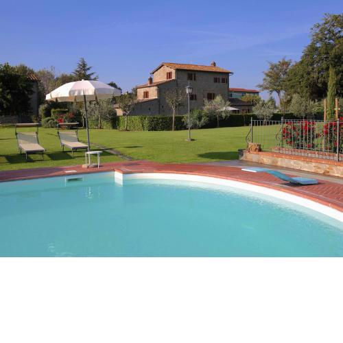 Agriturismo near Cortona with spacious garden and swimming pool