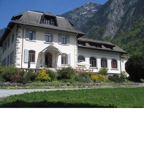 Aidan Manor