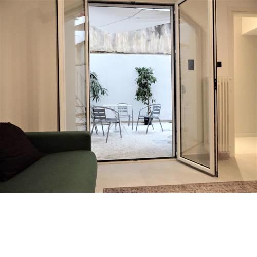Aioleon Patio Apartment
