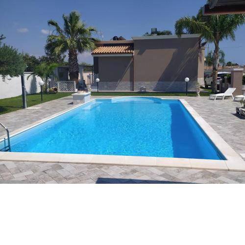 Air-conditioned villa with swimming pool 900 meters from the sea