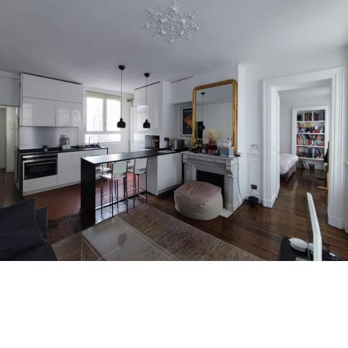 Air conditioning Paris central stylish apartment