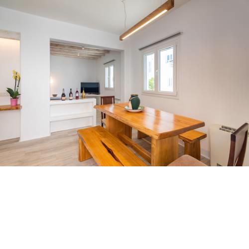 Akis Luxury House