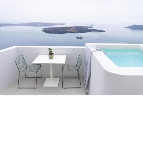 Akra Suites