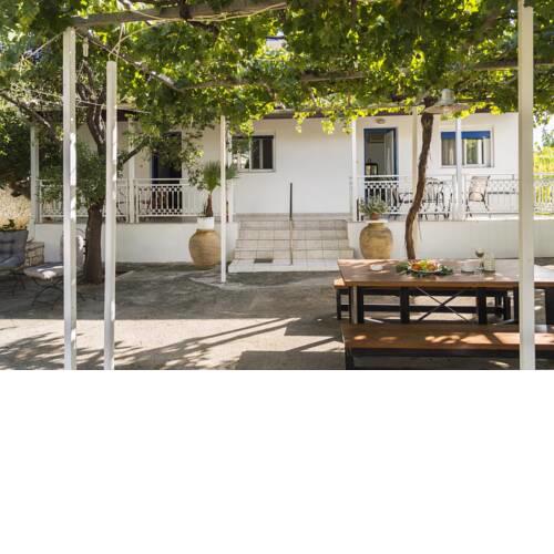 Akroyali Seafront Retreat-Sweet Family Escape