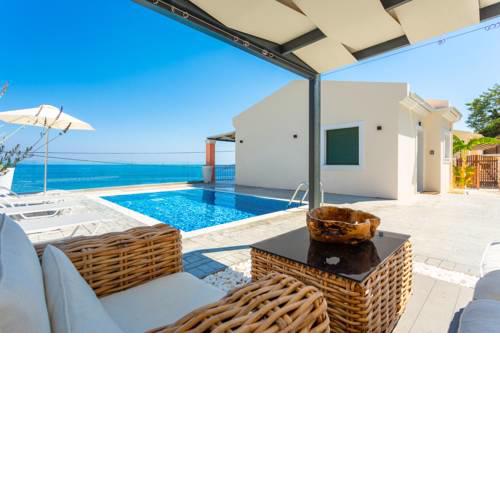 Akti Barbati Villa Tria