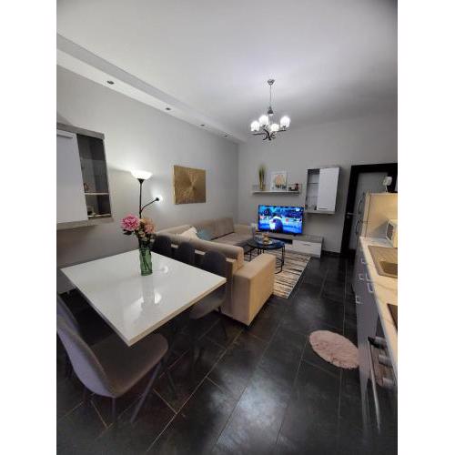 AL Central Apartment