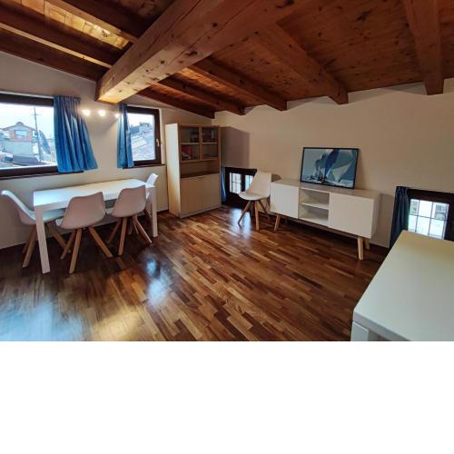 Al Lago Apartments