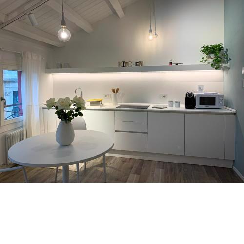 Al Sagraeto White apartment