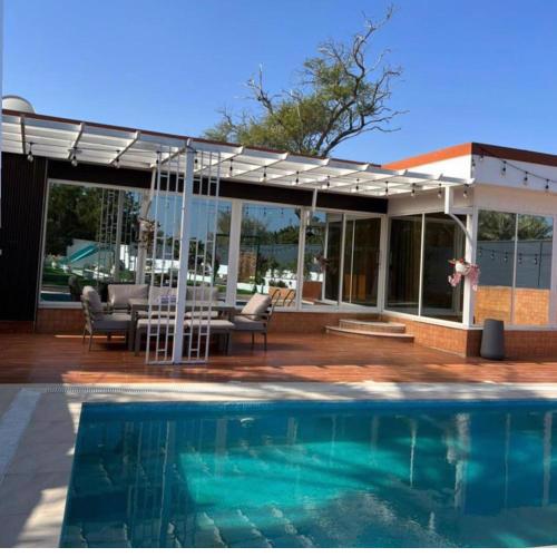 Al Sharq Holiday Home