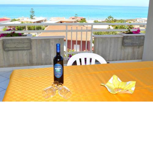AL025A Appartamento con vista mare