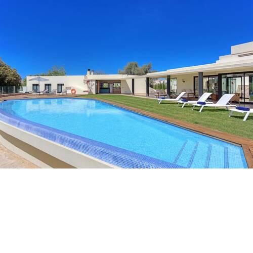 Alaior Villa Sleeps 8 with Pool Air Con and WiFi