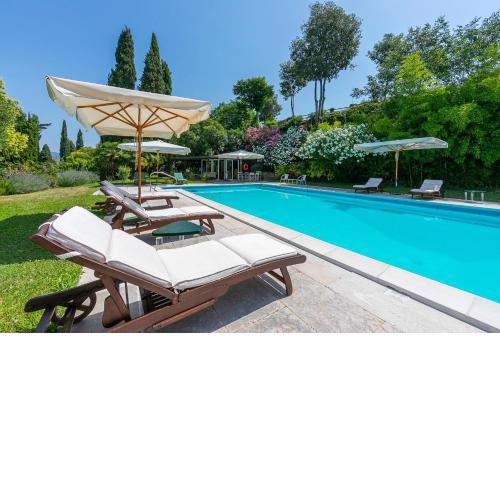 Alberta's Liberty House With Pool