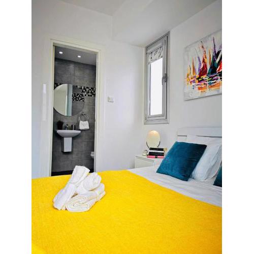 Albert's apartment St. Lazarus 402