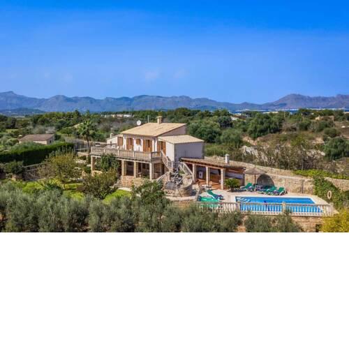 Alcudia Villa Sleeps 8 with WiFi