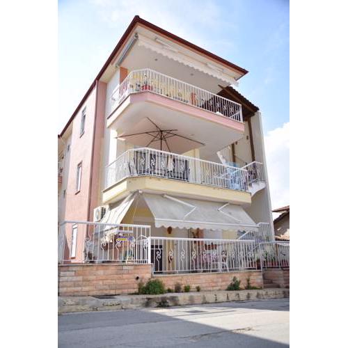 alexandras lux apartments flogita
