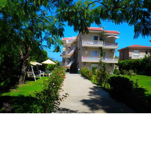 Alexia Apartments & Studios