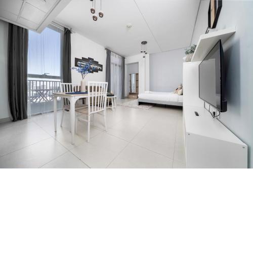 ALH Vacay - Astounding Studio in Dania 2 IMPZ