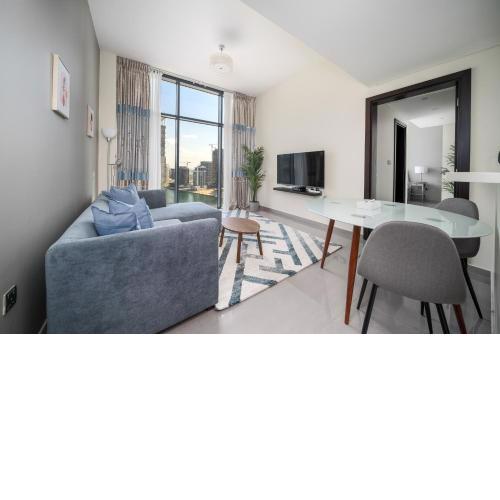 ALH Vacay - Brand New 2 Bedroom in Business Bay