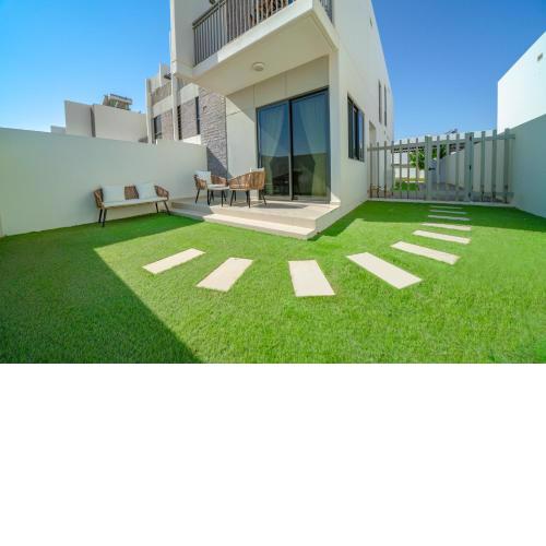 ALH Vacay - DAMAC Primrose Akoya with private dunes view