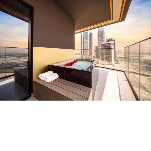 ALH Vacay Binghatti Canal 2 Bedrooms with Private Jacuzzi