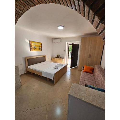 Aliaj's Guest House