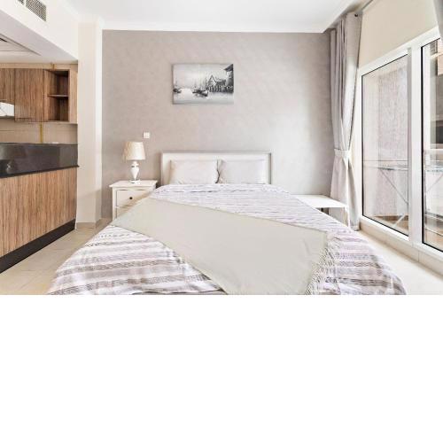ALiving Luxury Studio Apartment at Burj Al Nujoom Downtown Dubai