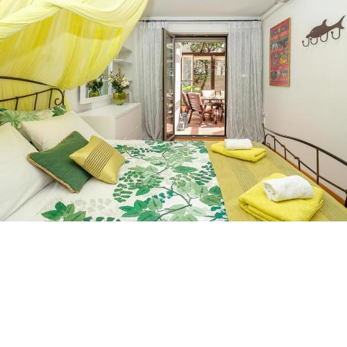 ALKIONIS big house with garden near City & Port