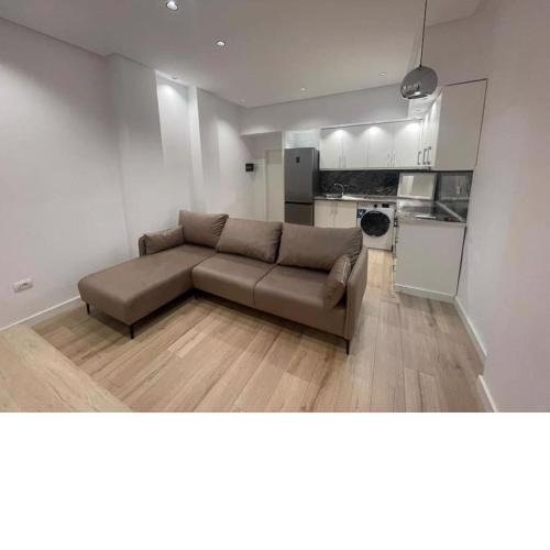 Alle's Komuna Parisit modern apartment