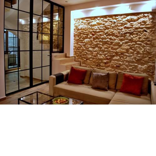 AllStar Boutique House in DownTown, direct connection with airport