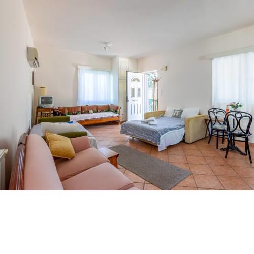 Alluring Cottage in Porto Rafti with Balcony