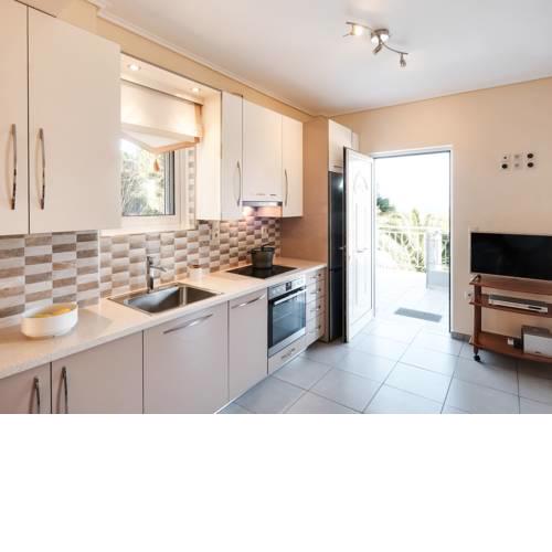 Alluring Holiday Home Kato Alepochori with Garden