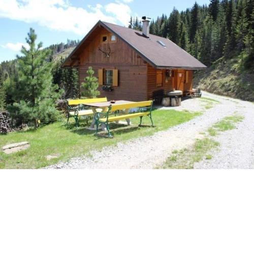 Almhütte mit Garten in den Bergen