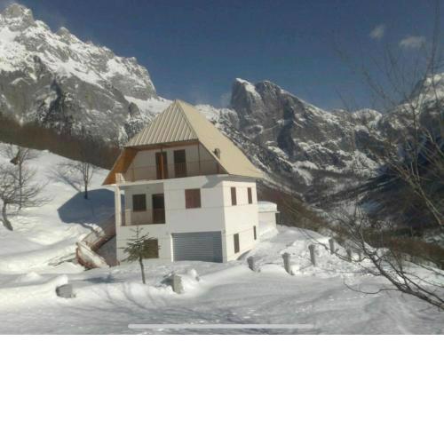 Alpbes Theth Guesthouse