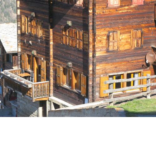Alpia 26 - Zwei Zimmerwohnung in traditionellem Walliser Haus