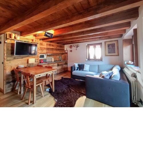 ALTIDO Charming Flat with Balcony and Mountain View