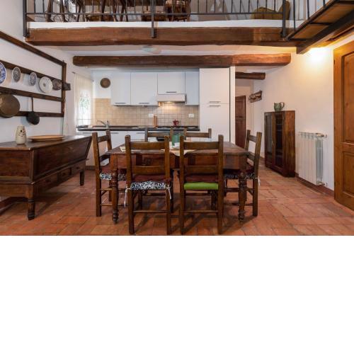 ALTIDO Charming Flat with Garden in Castelmuzio